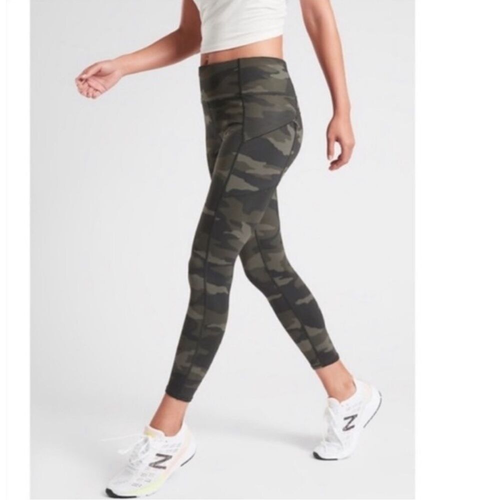 Athleta Green Camouflage Ultimate 7/8 Tight Size S